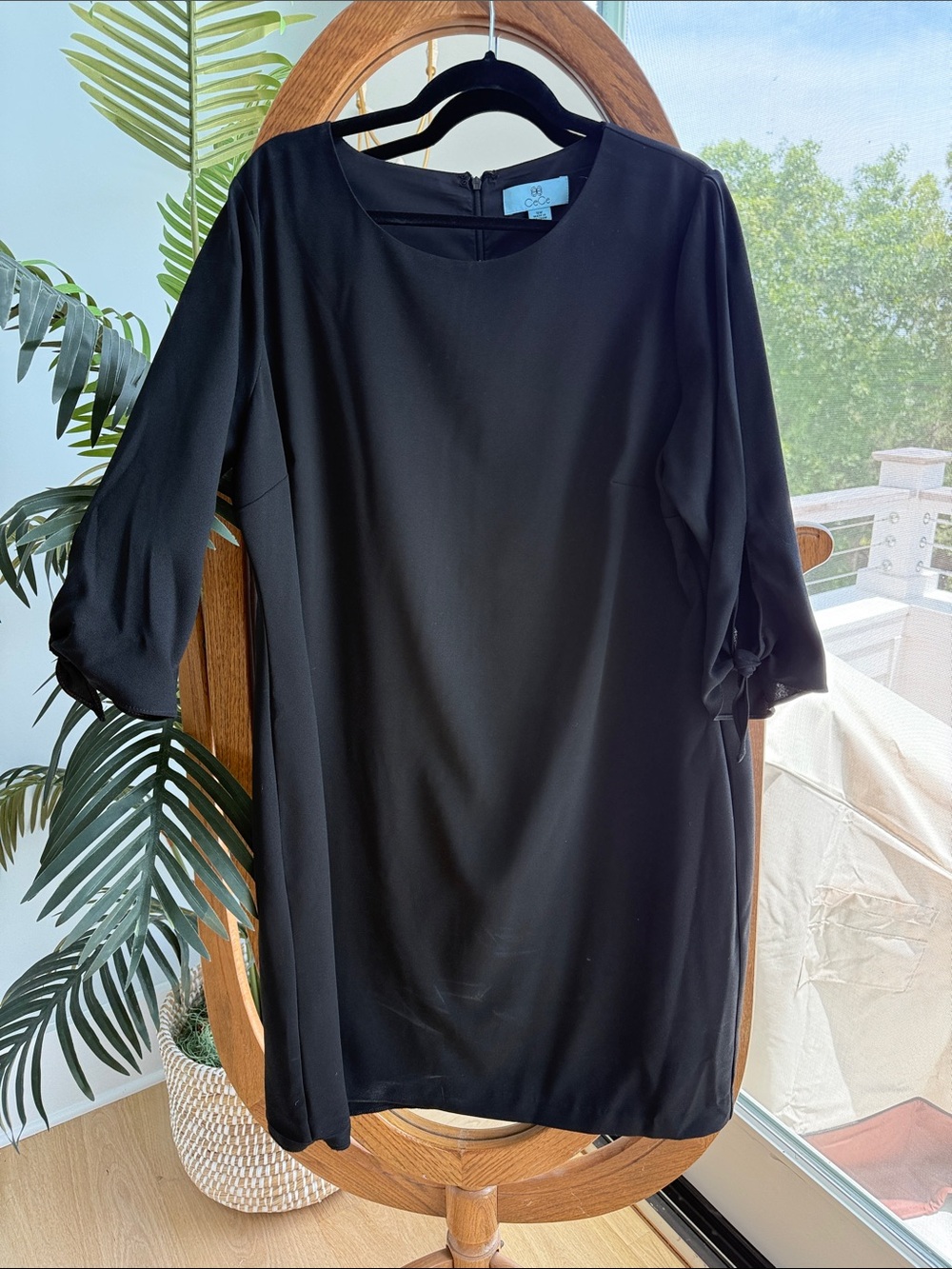 CeCe Black Long-Sleeve Shift Dress